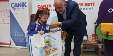 canikte-tum-birinci-siniflara-canta-ve-kirtasiye-seti-hediye-edilecek.jpg