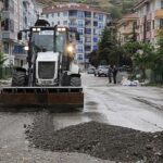 cankaya-belediyesi-ankarada-etkili-olan-ve-normalin-uzerinde-yagan-yagmurun-ardindan-ulasimi-engelleyen-tas-Fei9nk2p.jpg
