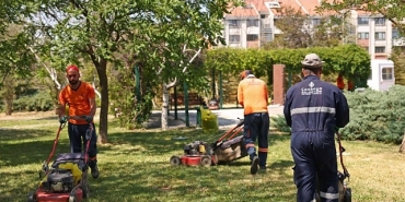 cankaya-parklarinda-cimler-biciliyor-otlar-temizleniyor.jpg
