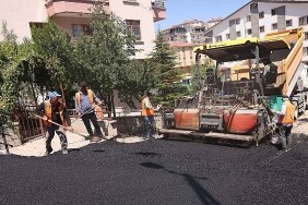 cankayada-asfalt-calismalari-hiz-kesmiyor.jpg