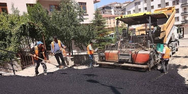 cankayada-asfalt-calismalari-hiz-kesmiyor.jpg