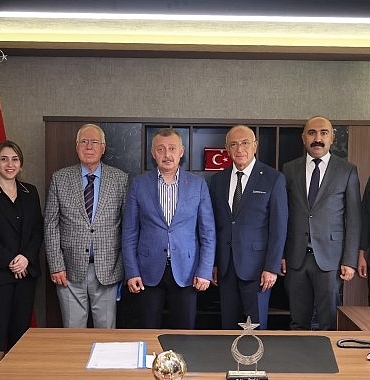 Cem Vakfı, teşekkür için Başkan Büyükakın’a geldi