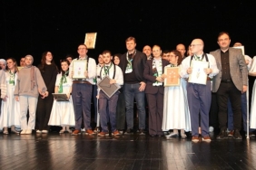 cemil-meric-ogrencilerinden-gurur-dolu-anlar.jpg
