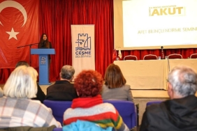 cesme-belediyesi-ve-akuttan-afetlere-karsi-guclu-adim-temel-afet-bilinci-semineri.jpg