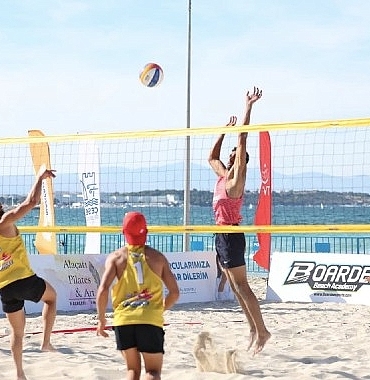 Çeşme’de Uluslararası Grand Slam Plaj Voleybolu heyecanı yaşandı
