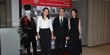 cesmede-cumhuriyet-resepsiyonu-duzenlendi-cumhuriyet-101-yildir-bizleri-aydinlatmaya-devam-ediyor.jpg