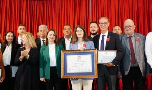 cesmenin-ilk-kadin-baskani-lal-denizli-mazbatayi-aldi-tfxItlJ3.jpg