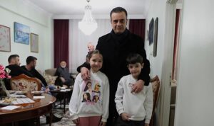 cetinkaya-durmak-yok-yola-devam-e8XOaTvf.jpg