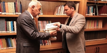 cgd-bursa-subesi-osmangaziye-ugur-mumcu-kitaplarini-bagisladi.jpg