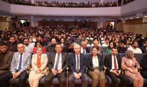 chp-genel-baskani-ozgur-ozel-ve-cankaya-belediye-baskani-huseyin-can-guner-bilkent-universitesi-pHc7dvZS.jpg