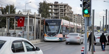cigli-ve-karsiyaka-tramvay-hatlarinda-aktarmasiz-ulasim-kolayligi-basliyor.jpg