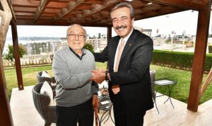cukurova-belediye-baskani-soner-cetin-aytac-duraki-evinde-ziyaret-etti-1hZGyr9I.jpg