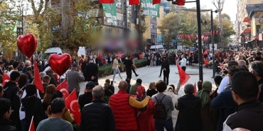 cumhuriyet-bulvarinda-zeybek-gosterisi.jpg