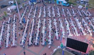 cumhuriyet-meydaninda-buyuk-iftar-sofrasi-V9fhYqik.jpg