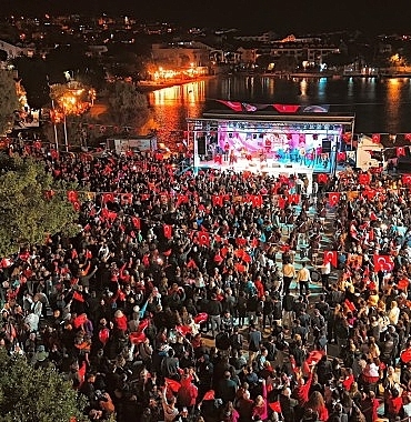 Cumhuriyetin 103. yılı omuz omuza kutlandı