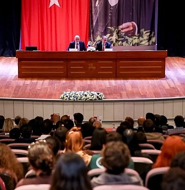 DEÜ Söyleşilerinde “Köklerden Günümüze Türk Dili” Konuşuldu