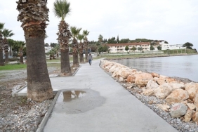 didim-belediyesi-fen-isleri-mudurlugu-ekiplerince-sedef-koyda-bulunan-yuruyus-yolu-yenilendi.jpg