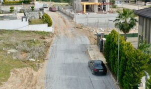 didim-belediyesi-kent-genelinde-yol-yapim-calismalarina-tum-hiziyla-devam-ediyor-gesEkcf1.jpg