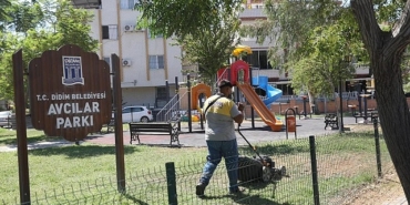 didim-belediyesi-park-bahceler-mudurlugu-ekipleri-ilce-genelinde-calismalarina-ara-vermeden-devam-ediyor.jpg
