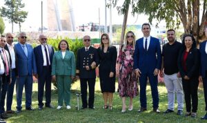 didimde-ilce-protokolu-bayramlasti-QVW3SrhQ.jpg