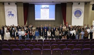 dokuz-eylul-universitesi-deu-ev-sahipliginde-goc-olgusuna-ve-multecilik-kavramina-bilimsel-bir-perspektifte-Q16uEIul.jpg