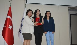 dunya-hemsireler-gunu-eude-dolu-dolu-kutlandi-KPg4HuET.jpg