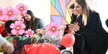 dunya-otizm-farkindalik-gununde-anlamli-ziyaret.jpg