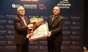 durmus-yilmaz-anttalks-etkinliginde-antalyalilarla-bulustu-GsZlIwNR.jpg