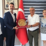 dusunce-platformu-baskani-ozkirmizi-kemer-belediyesinde.jpg