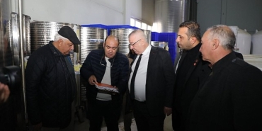 edremit-belediye-baskani-mehmet-ertas-tek-bir-zeytin-tanesi-heba-olmuyor.jpg