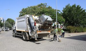 efes-selcuk-belediyesi-izmir-buyuksehir-belediyesi-destegiyle-kentte-detayli-bir-temizlik-calismasi-baslatti-qc1OjPcI.jpg