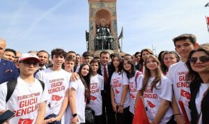 ekrem-imamoglu-19-mayis-ataturku-anma-genclik-ve-spor-bayraminin-105inci-yil-kutlamalari-kapsaminda-Rt1UqQ4O.jpg