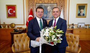 ekrem-imamoglu-sancaktepe-belediye-baskani-alper-yegini-makaminda-tebrik-etti-yrlJQR6W.jpg