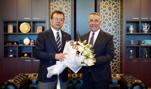 ekrem-imamoglu-sultangazi-belediye-baskani-abdurrahman-dursuna-tebrik-ziyaretinde-bulundu-n1ucTnP5.jpg