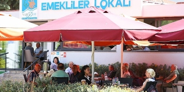 emekliler-lokaline-rekor-ilgi-2-sube-80-bin-misafir.jpg