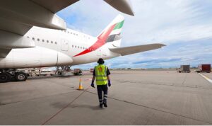 emirates-londra-heathrow-havalimaninda-saf-ile-hizmet-vermeye-basliyor-PxhuANEf.jpg