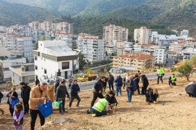 fidanlar-cocuklar-icin-dikildi.jpg