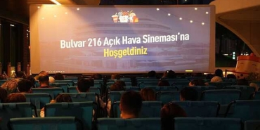 fisekhane-ve-bulvar-216da-acik-hava-sinemasi-keyfi-devam-ediyor.jpg