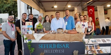 fuarda-seferihisara-buyuk-ilgi-seferihisar-belediyesi-standi-goz-doldurdu.jpg