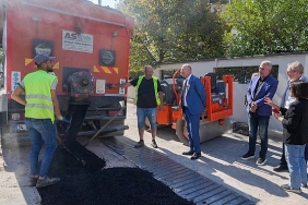 gaziemirde-32-bin-191-metrekarelik-alandaki-yol-ve-kaldirimlar-yenilendi.jpg