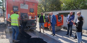gaziemirde-32-bin-191-metrekarelik-alandaki-yol-ve-kaldirimlar-yenilendi.jpg