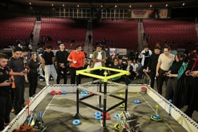 gelecegi-kodlayan-gencler-kucukcekmecede-vex-robotics-turnuvasinda-bulustu.jpg