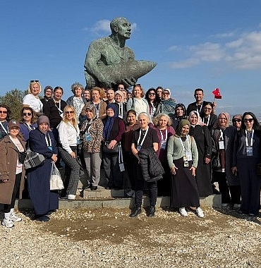 Gençler Cumhuriyet’in izinde yürüdü, kadınlar Çanakkale’yi keşfetti