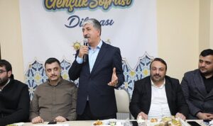 gencler-sordu-omeroglu-cevapladi-UDAacYfM.jpg