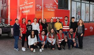 genclerin-her-adiminda-akbank-yanlarinda-HRCsGGwT.jpg