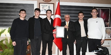 genclik-meclisinden-baskan-topalogluna-anlamli-ziyaret.jpg