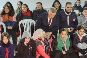 golcuk-belediye-baskani-ali-yildirim-sezer-aksigin-izci-kampinda-golcuk-belediyesi-izcileri-ile-bir-araya-geldi.jpg