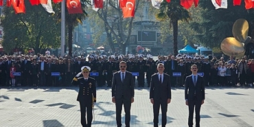 golcukte-29-ekim-cumhuriyet-bayraminin-101-yildonumu-kapsaminda-anitparkta-ataturk-anitina-celenk-sunma-toreni-duzenlendi.jpg