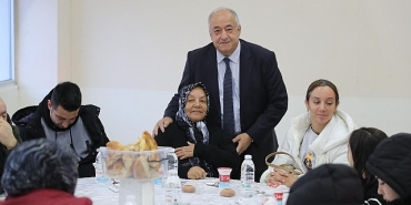 gonulleri-bulusturan-sofrada-ilk-oruclar-acildi.jpg