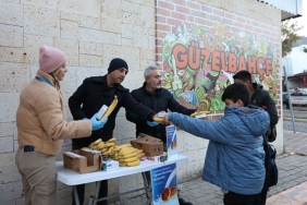 guzelbahce-belediyesi-okullara-sut-ve-simiti-dagitimini-buyutuyor.jpg